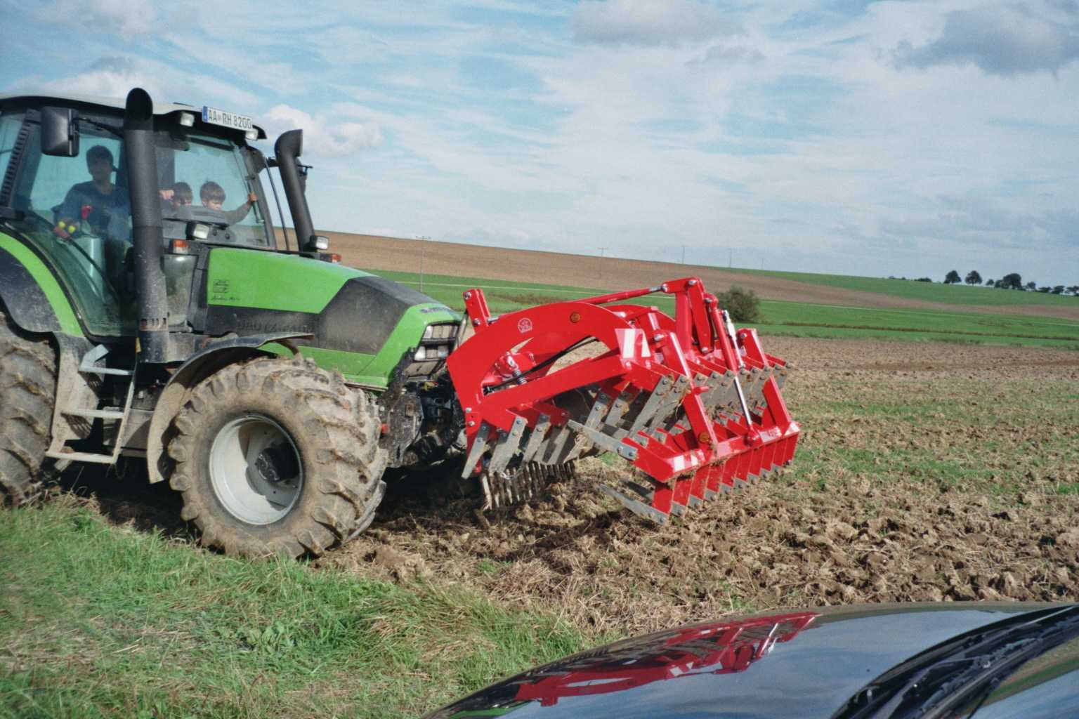 Modell Niebler 3006 XL hydraulisch eingeklappt f&uuml;r Stra&szlig;entransport